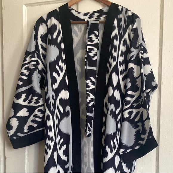 Beautiful Oriental Robe from Uzbekistan, light chapan.  Size L, 
Viscose. - Picture 2 of 4